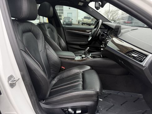 Used 2017 BMW 540i w/ Premium Package image 33