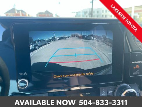 Used 2023 Toyota Highlander L image 32