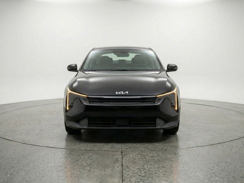 Used 2025 Kia K4 FWD image 2