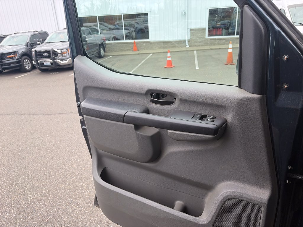 Used 2016 Nissan NV 3500 SL w/ Technology Package RWD image 10