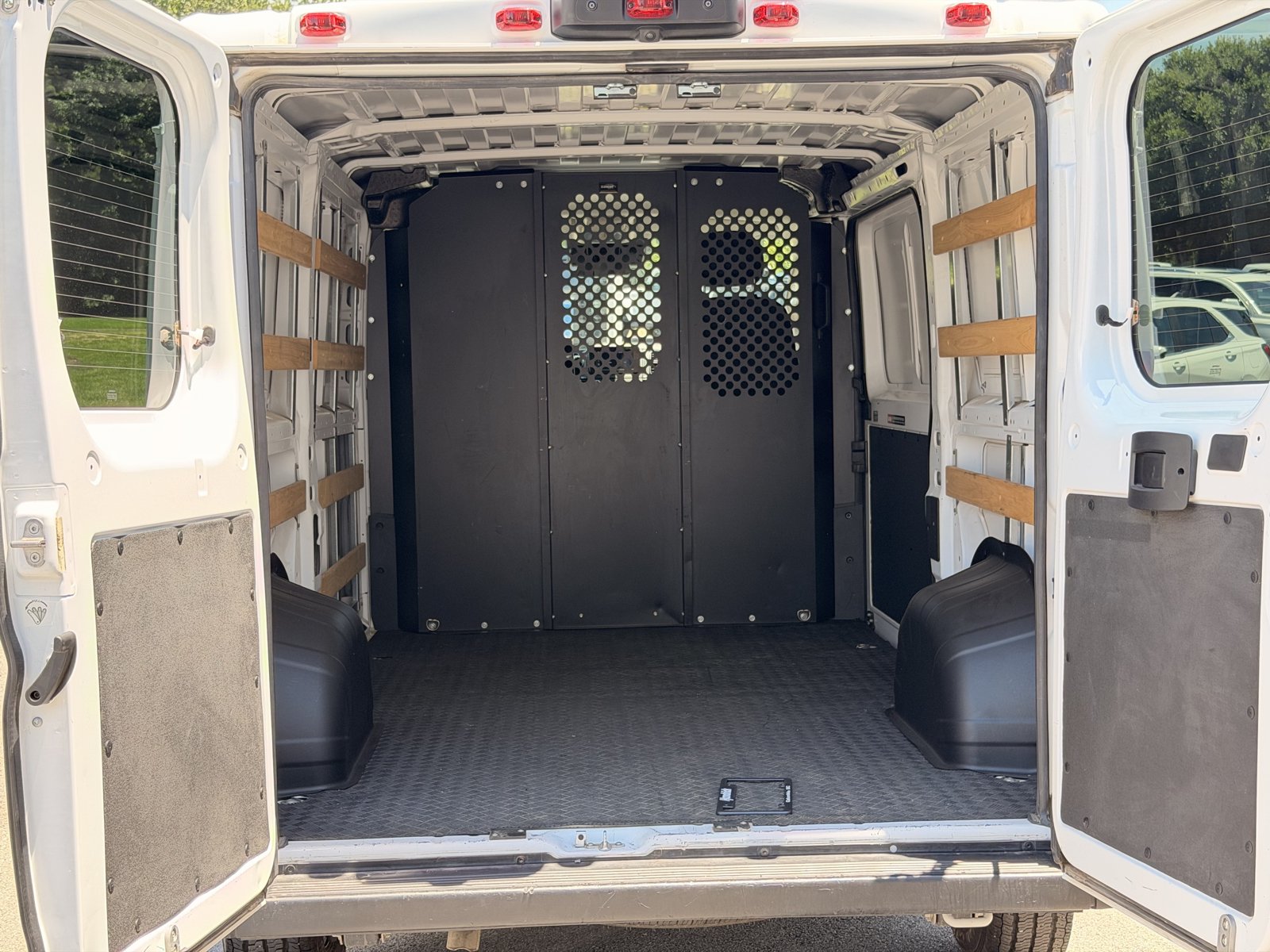 Used 2025 RAM ProMaster 2500 w/ U-Haul Equipment Group FWD image 32