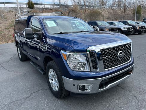 Used 2017 Nissan Titan SV AWD/4WD image 3