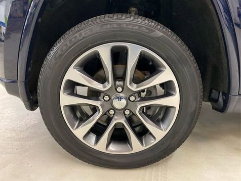 Used 2017 Jeep Grand Cherokee Overland image 19