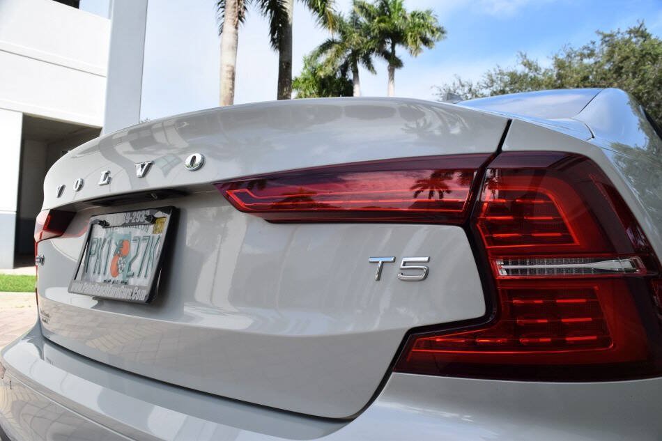 Used 2019 Volvo S60 T5 Momentum w/ Multimedia Package FWD image 23
