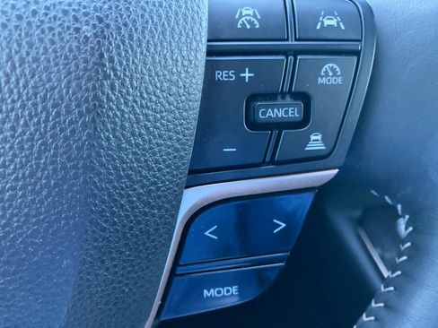 Used 2025 Toyota Crown Signia Limited image 20