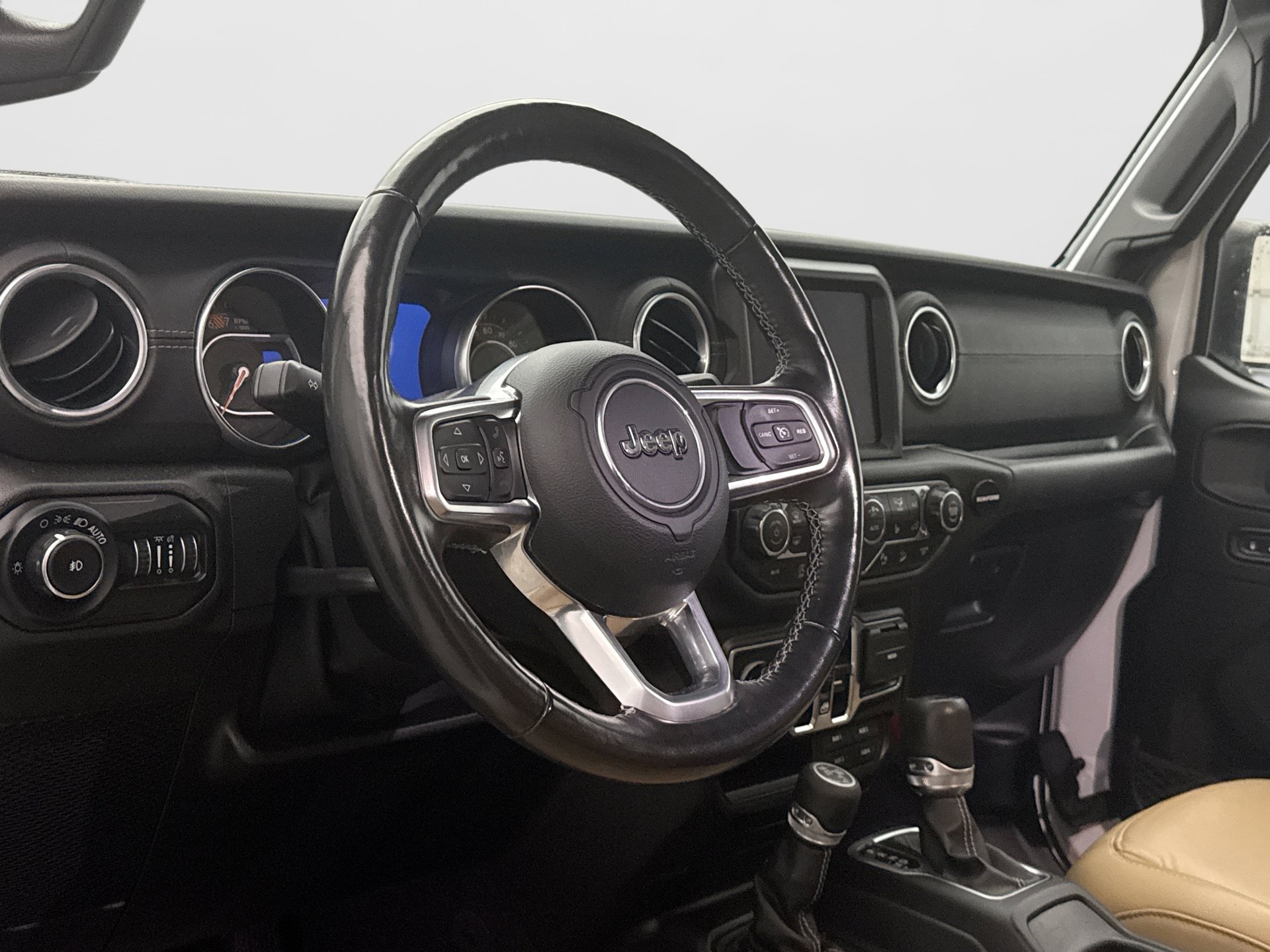 Used 2019 Jeep Wrangler Unlimited Sahara w/ Dual Top Group AWD/4WD image 7