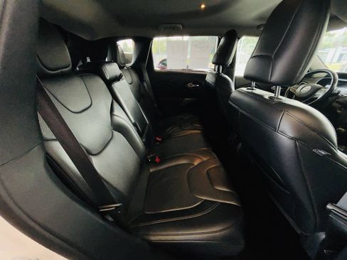 Used 2020 Jeep Cherokee Limited FWD image 37