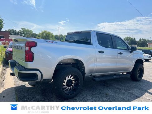 Used 2019 Chevrolet Silverado 1500 Custom w/ Custom Value Package AWD/4WD image 3