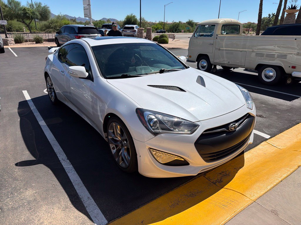 Used 2015 Hyundai Genesis 3.8 RWD image 3