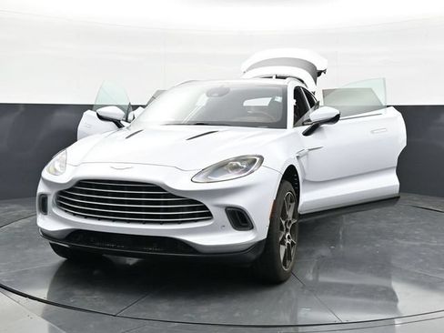 Used 2021 Aston Martin DBX AWD/4WD image 44