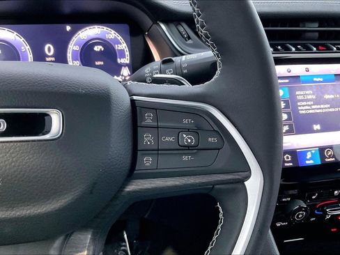 Used 2024 Jeep Grand Cherokee L Limited w/ Luxury Tech Group II image 18