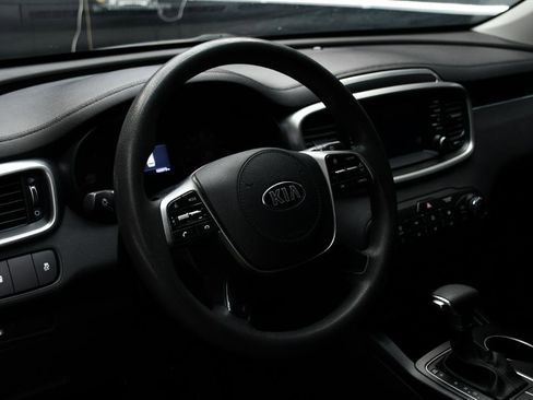 Used 2019 Kia Sorento LX FWD image 18