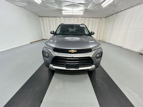 Used 2021 Chevrolet TrailBlazer LT w/ Convenience Package image 3