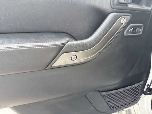 Used 2018 Jeep Wrangler Unlimited Sport image 10