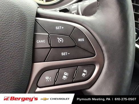 Used 2020 Jeep Cherokee Limited w/ Technology Group image 24