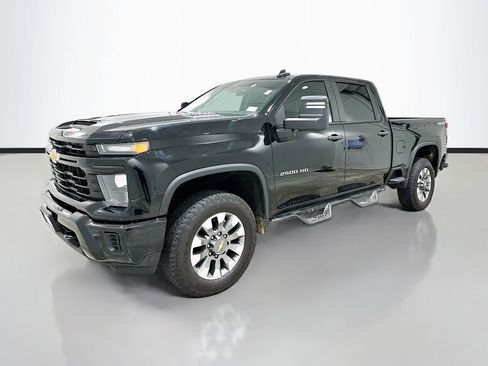 Used 2025 Chevrolet Silverado 2500 Custom w/ Custom Convenience Package image 3