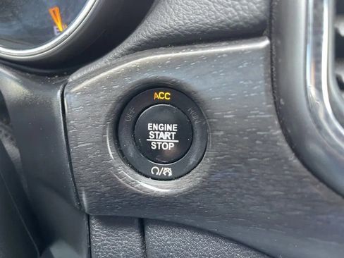 Used 2018 Jeep Grand Cherokee Laredo image 29