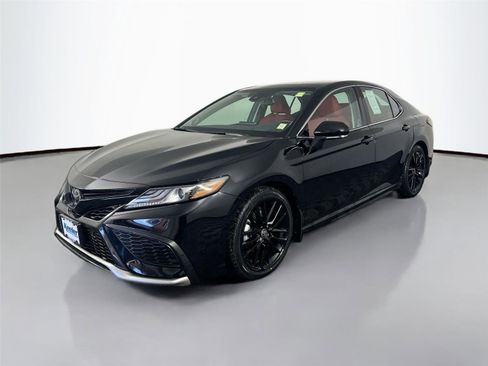 Used 2024 Toyota Camry XSE w/ Navigation Package image 2