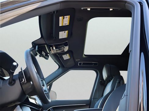 New 2026 Land Rover Range Rover SE image 37