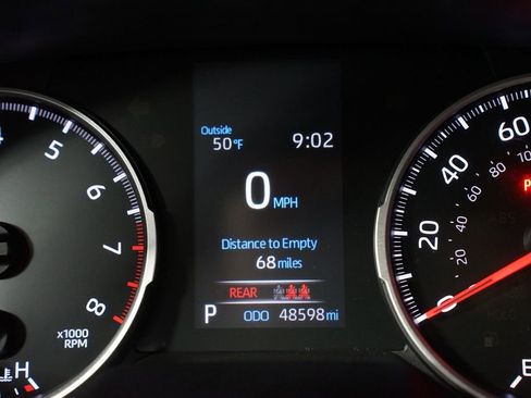 Used 2021 Toyota RAV4 LE image 16