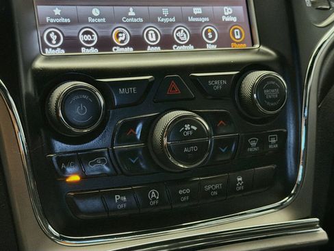 Used 2018 Jeep Grand Cherokee Altitude RWD image 10