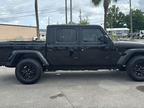 Used 2022 Jeep Gladiator Sport AWD/4WD image 6