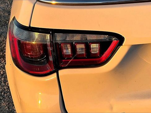 Used 2022 Jeep Compass Latitude image 25