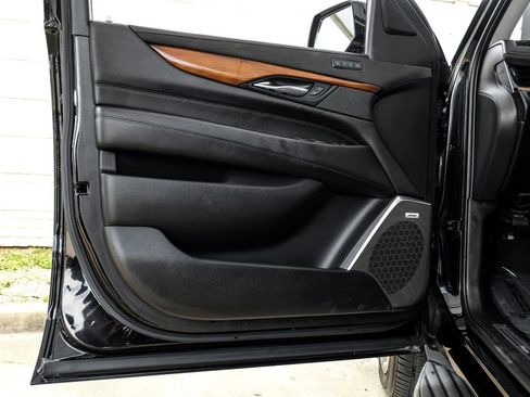 Used 2019 Cadillac Escalade Luxury AWD/4WD image 47