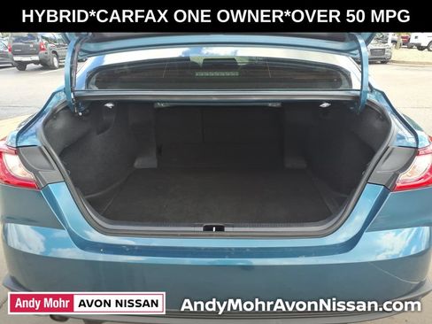 Used 2025 Toyota Camry SE FWD image 9
