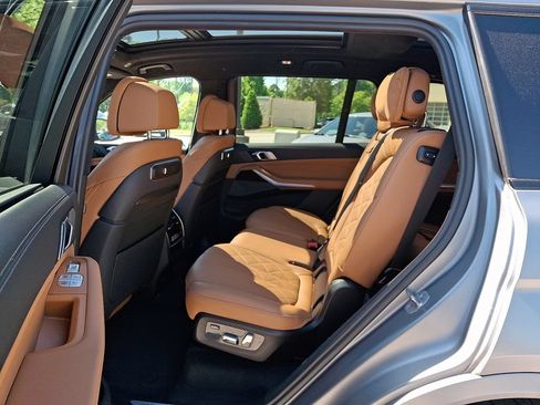 Used 2023 BMW X7 xDrive40i w/ Executive Package AWD/4WD image 10