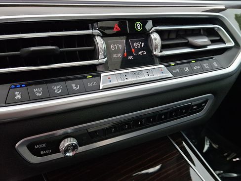 Used 2019 BMW X5 xDrive40i w/ M Sport Package AWD/4WD image 17