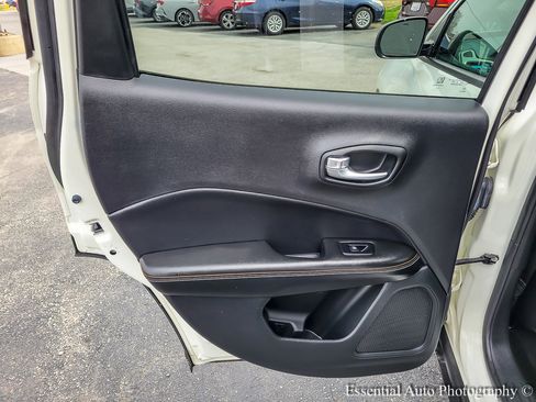 Used 2021 Jeep Compass Latitude FWD image 24