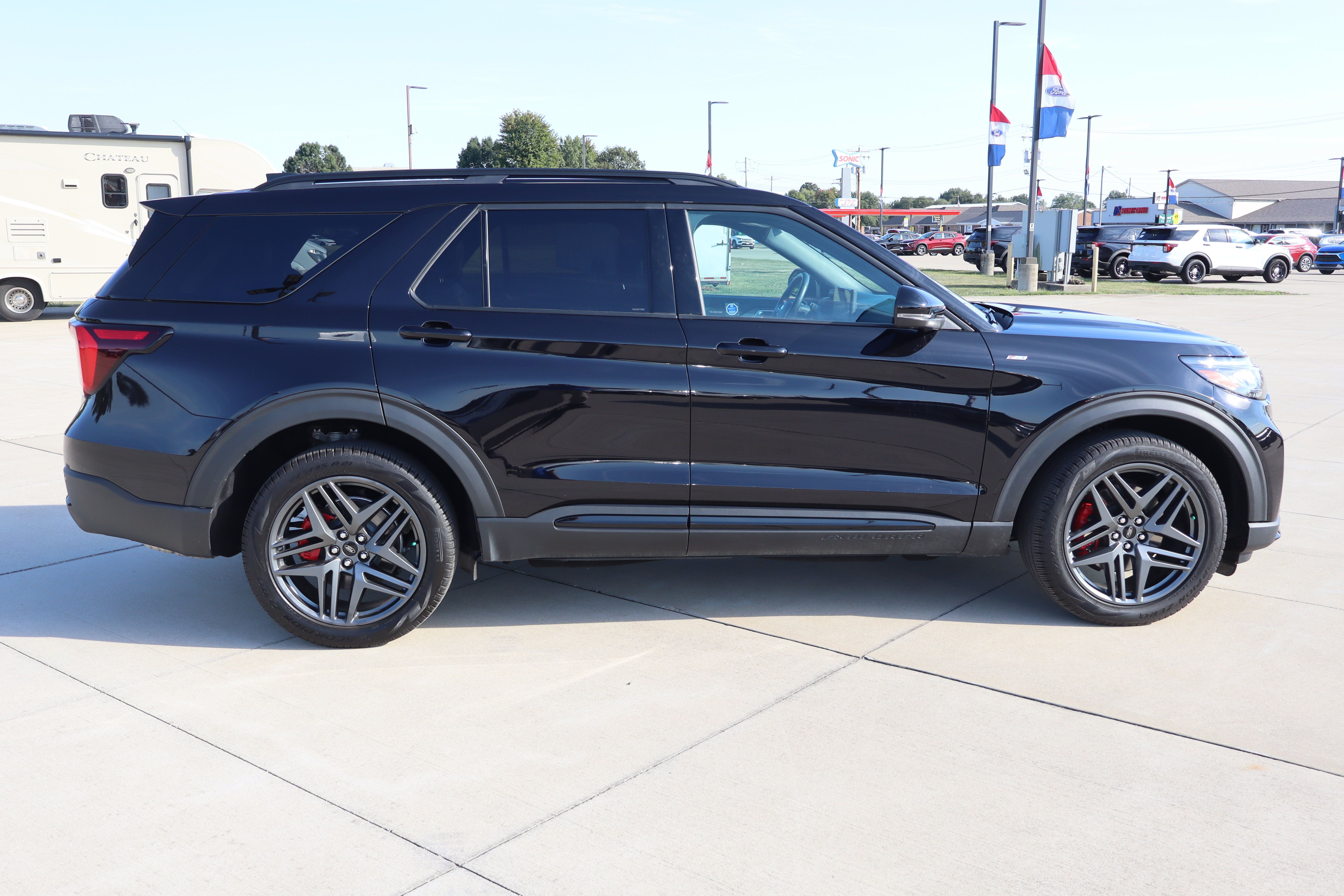 Used 2025 Ford Explorer ST-Line w/ Premium Package AWD/4WD image 4