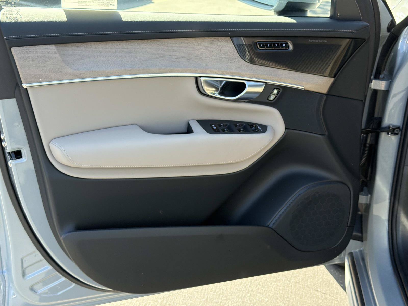 New 2027 Volvo XC90 B6 Plus AWD/4WD image 11