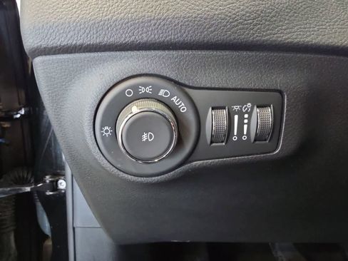 Used 2018 Jeep Compass Limited AWD/4WD image 18