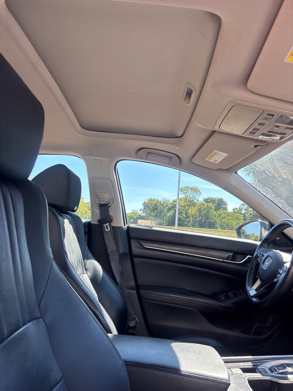 Used 2018 Honda Accord Touring image 11