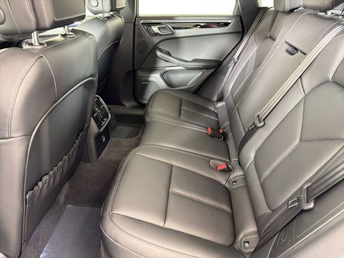 New 2026 Porsche Macan image 16