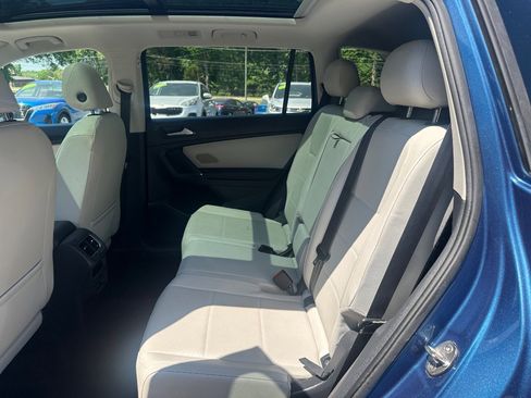 Used 2018 Volkswagen Tiguan SE w/ Panoramic Sunroof Package image 14