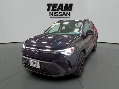 Used 2025 Volkswagen Taos SE AWD/4WD image 3