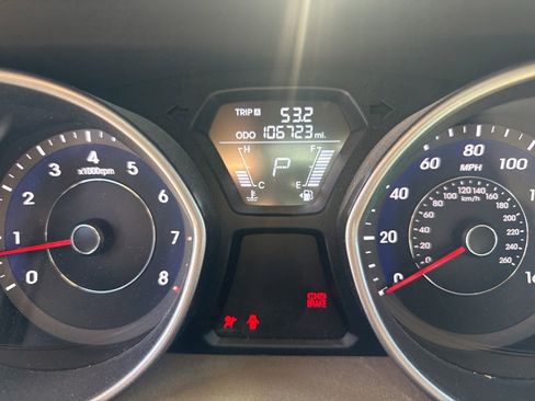 Used 2013 Hyundai Elantra GLS w/ Preferred Pkg FWD image 4