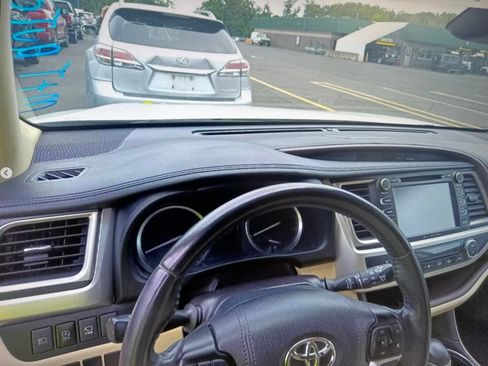 Used 2019 Toyota Highlander Limited Platinum AWD/4WD image 7