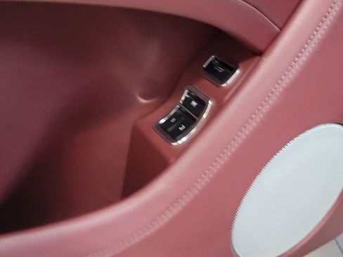 Used 2020 Bentley Bentayga image 13