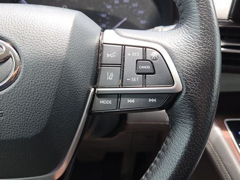 Certified 2021 Toyota Sienna XLE FWD image 26