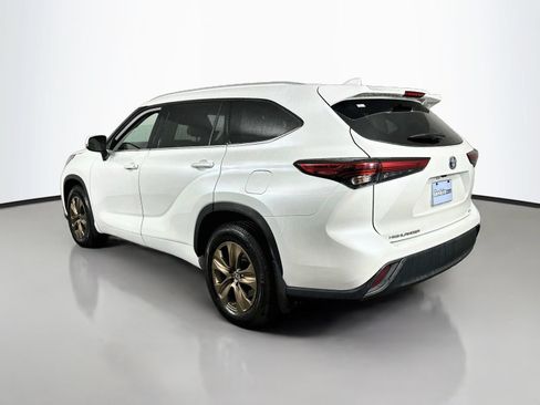 Used 2022 Toyota Highlander Bronze Edition AWD/4WD image 5