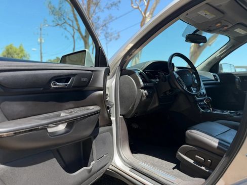 Used 2017 GMC Acadia Limited SLT FWD image 9