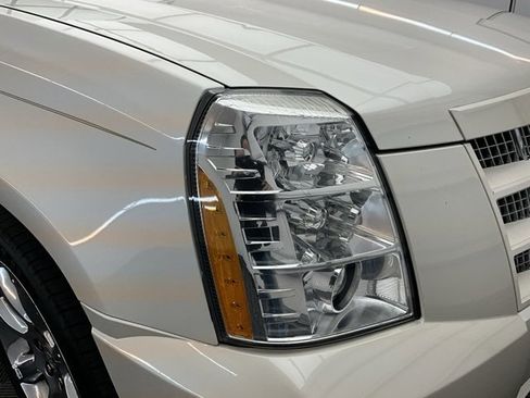 Used 2014 Cadillac Escalade ESV Premium image 29
