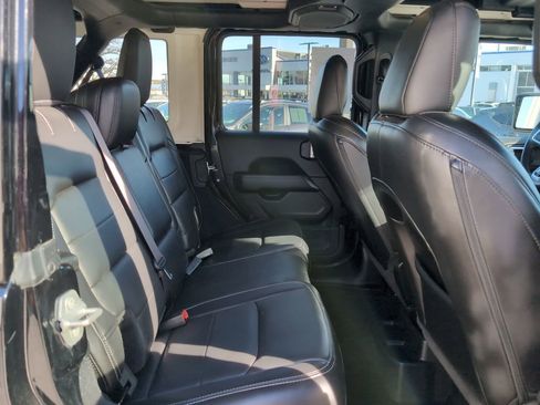 Used 2023 Jeep Wrangler Sahara w/ Cold Weather Group image 15