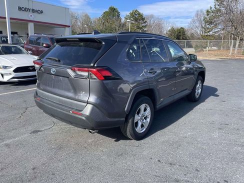Used 2020 Toyota RAV4 LE image 9