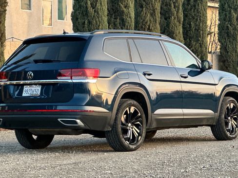 Certified 2022 Volkswagen Atlas SE image 4