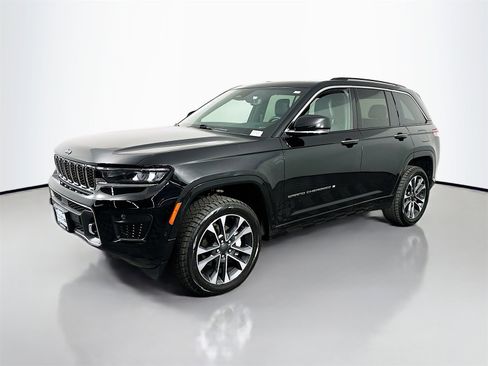 Used 2022 Jeep Grand Cherokee Overland w/ Luxury Tech Group IV image 3